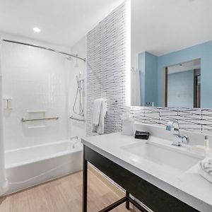Quadruple Room Two Queen Beds Tub Disability Access or Non Smoking